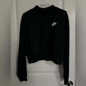 *NWT* NIKE WOMEN’S BLACK LOGO CREWNECK OVERSIZED FIT - MEDIUM